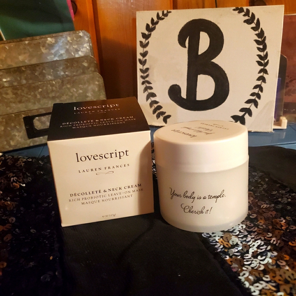 NIB Lovescript Décolleté & Neck Cream